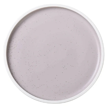 This round plate features an upright rim and a glazed finish, making it suitable for serving a variety of menu items. Its durable porcelain construction ensures resistance to chipping and thermal shock, while being microwave, dishwasher, and oven safe, supporting efficient kitchen operations in institutional kitchens, catering, and restaurant settings.