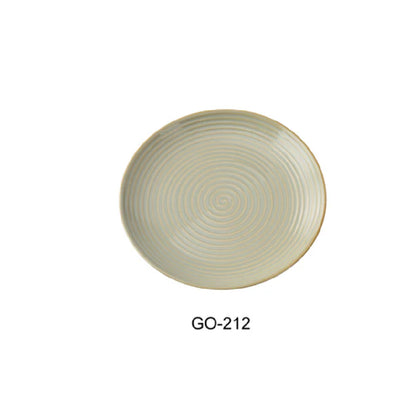 This coupe plate features a flat edge and a coupe rim, making it suitable for tabletop presentation in restaurants, cafeterias, and catering operations. Its earthy tone complemented by a golden rim enhances visual appeal while maintaining ease of cleaning with microwave and dishwasher-safe properties. Ideal for institutions requiring reliable dishware with consistent quality.