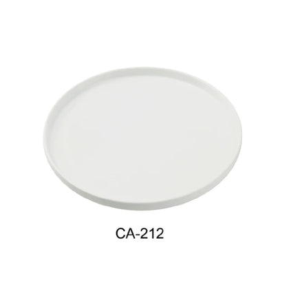 This Dinner Plate combines sturdy porcelain construction with a lightweight aluminum core, providing uniform heat distribution and impact resistance. Its flat edge and coupe rim facilitate stacking and storage, while its dishwasher-safe design ensures quick cleaning cycles. Engineered for steady daily use, it fits standard dishwashing protocols and supports HACCP-compliant workflows in high-traffic foodservice settings.