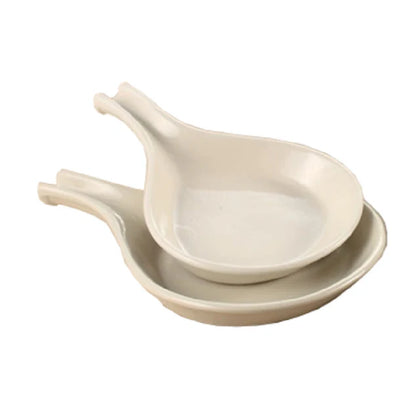 Fry Pan Server combines functional design with practical benefits for commercial foodservice teams. Its ceramic material provides thermal stability and durability under repeated oven and microwave use, while the pear shape optimizes food presentation. Designed for cleaning efficiency, it is dishwasher safe and fits seamlessly into daily serving workflows, supporting HACCP protocols and kitchen hygiene standards.