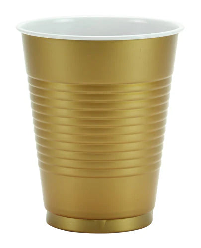 18oz gold plastic cups with a sleek design. Durable and disposable, perfect for serving water, soda, or cocktails at weddings, parties, or upscale events. Stylish and convenient for any occasion.