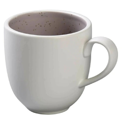 This mug features a glazed matte light lavender finish with speckles, making it suitable for hospitality, restaurants, cafeteria, or institutional kitchens. Its microwave, dishwasher, and oven-safe properties support routine cleaning and versatile reheating, while its sturdy handle ensures comfortable handling during busy service periods.