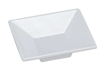 EcoQuality Small Square Dish is a perfect solution for those who look for reliable and affordable tableware for their food-serving establishment. This dish is ideal for serving dips, sauces, and spices. Made from melamine material, it is popular for being reliable and having an unbreakable structure. The stylish Rome collection design will perfectly fit any of the establishments' interiors. It can be used in restaurants, catered events, outdoor dining areas, diners, cafes, and even hotels. 