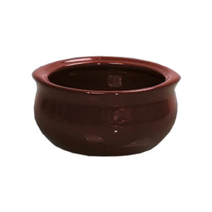This Onion Soup Crock is a commercial-grade porcelain soup bowl designed for consistent serving of onion soup in professional foodservice environments.  This round soup crock offers durability and versatility, being microwave, oven, and dishwasher safe. Its durable construction supports frequent use in restaurant, catering, or institutional settings, providing a reliable vessel for presentation and service of specialty soups. Elevate your dining experience with this high quality and affordable dinnerware.