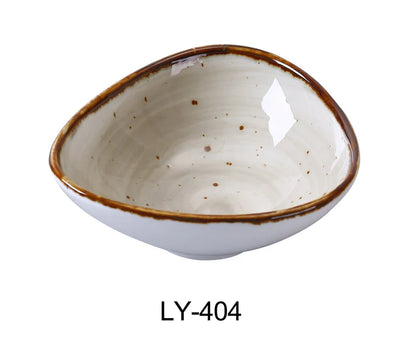 This elegant triangular sauce bowl is ideal for serving sauces in cafes, restaurants, and home use allowing you to elevate your dining experience. This drinkware is dishwasher safe, heat resistant, non-stick and easy to clean. High quality and affordable restaurant dinnerware.