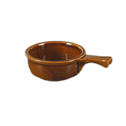 This onion soup crock features a porcelain build for durability under daily commercial kitchen use. Its ergonomic handle simplifies serving, while the dishwasher-safe design ensures easy cleaning. Designed to withstand oven and microwave temperatures, it supports efficient kitchen workflows. Its compact size fits standard soup station setups, suitable for mid-volume foodservice operations requiring consistent product presentation.