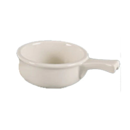 This onion soup crock features a porcelain build for durability under daily commercial kitchen use. Its ergonomic handle simplifies serving, while the dishwasher-safe design ensures easy cleaning. Designed to withstand oven and microwave temperatures, it supports efficient kitchen workflows. Its compact size fits standard soup station setups, suitable for mid-volume foodservice operations requiring consistent product presentation.