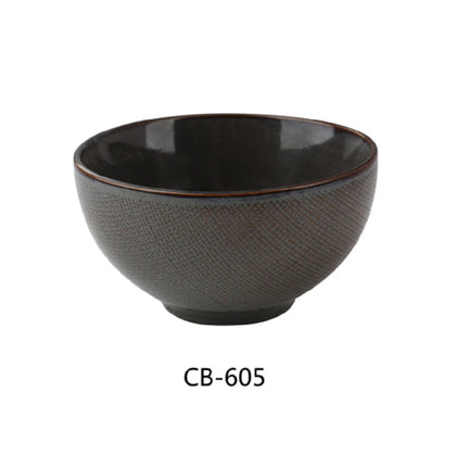 This bowl provides a 15 Oz capacity suitable for serving soups, salads, or side dishes in restaurants, cafes, catering, or institutional kitchens. Its classic basket weave design enhances presentation while maintaining dishwasher and microwave safety. Crafted from high-quality china, it supports rigorous daily use and simplifies routine cleaning, making it an essential component for mid-volume foodservice operations seeking reliable and aesthetically appealing tableware.