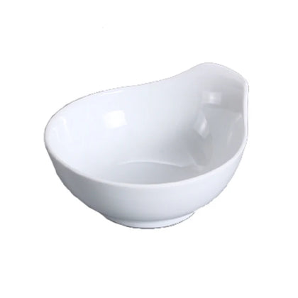 This round bowl features durable, microwave, oven, and dishwasher-safe materials, making it suitable for institutions requiring consistent and sanitary serveware. Its bone white finish complements various tableware collections, providing a professional presentation for cafes, casual dining, and institutional restaurant kitchens. High quality affordable restaurant dinnerware.