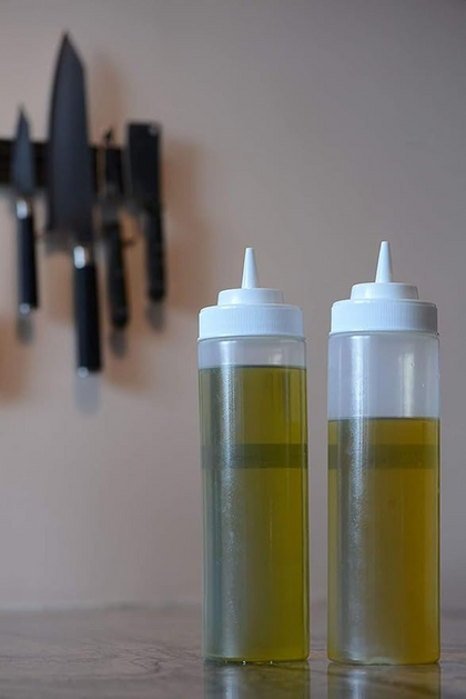 Clear 8oz plastic squeeze sauce bottle with twist cap