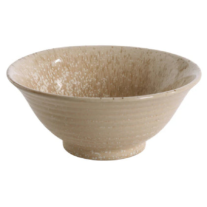 This noodle bowl offers a combination of functional durability and user-friendly design suited for commercial foodservice operations. Its porcelain material provides thermal stability. Designed for high-use environments, it supports rapid cleaning and withstands oven and microwave temperatures, helping streamline meal presentation and service in busy restaurant kitchen settings.