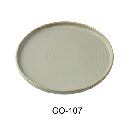 This coupe plate features a flat edge coupe rim style, making it suitable for serving bread, butter, and small appetizers in restaurant, catering, or hospitality settings. It is microwave and dishwasher safe, enabling efficient workflow and easy cleaning. Its earthy tone with a golden rim enhances presentation, while the durable porcelain construction ensures longevity in demanding service scenarios.