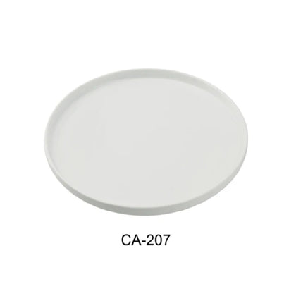 This Dinner Plate combines sturdy porcelain construction with a lightweight aluminum core, providing uniform heat distribution and impact resistance. Its flat edge and coupe rim facilitate stacking and storage, while its dishwasher-safe design ensures quick cleaning cycles. Engineered for steady daily use, it fits standard dishwashing protocols and supports HACCP-compliant workflows in high-traffic foodservice settings.