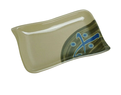 This Rectangular Wave Shape Plate is a great and affordable restaurant tableware. It is made from durable and reliable melamine material. You can use this stylish wave shape plate to serve any dish you want. For example, you can use it for serving tortillas, rice, noodles, appetizers or hot meals. The Japanese collection has an elegant and stylish design allowing you to elevate your dining experience with these high quality affordable restaurant dinnerware.
