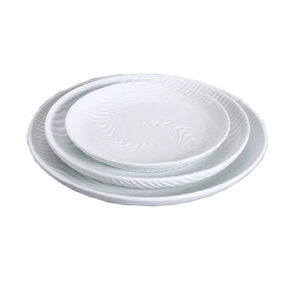 This dinner plate is ideal for steady daily use in busy kitchens. Its bone white finish ensures a professional presentation, suitable for cafeterias, catering operations, and institutional dining setups. This dinner plate measures 8 inches in diameter. The Fuji Plate's technical design emphasizes thermal stability and ease of cleaning, supporting HACCP compliance and operational efficiency in restaurant and hospitality settings.
