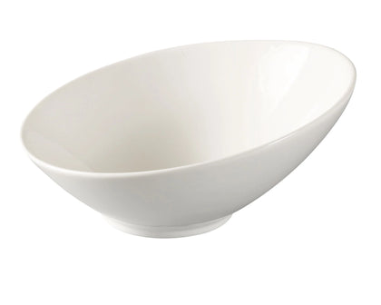 This oblong, slanted bowl offers precise functionality for serving salads, appetizers, or side dishes in restaurants, hotels, and catering setups. Crafted from high-quality porcelain, it ensures excellent thermal resistance and dishwasher durability, making it suitable for busy kitchens demanding reliable performance.