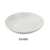 This bowl offers a 30 Oz capacity suitable for salads, pasta dishes, and other culinary presentations in restaurant, cafeteria, and catering settings. Designed with a porcelain exterior reinforced by aluminum, it provides excellent heat resistance and longevity. Its microwave and dishwasher-safe features facilitate quick reheats and easy cleaning, supporting efficient kitchen workflows and sanitation standards. 