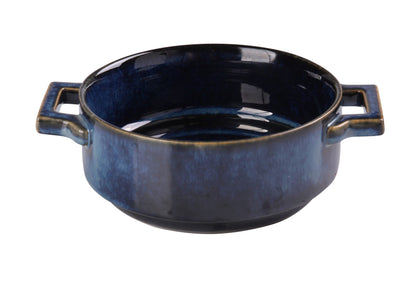 Yanco Bake Plate With Handle BL-907 is the ideal choice for your baking needs. This 20 oz. round dish features a convenient handle for easy handling and a beautiful blue glaze that adds an elegant touch to your table. Made from high-quality porcelain, this dish is built to last and is perfect for baking casseroles, desserts, and more. It’s microwave, dishwasher, and oven safe, offering versatility and convenience for busy home cooks. 