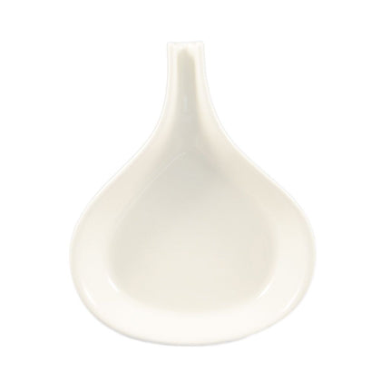 Elegant 12-inch white ceramic fry pan with a 24oz capacity. Heat-resistant and durable, perfect for serving sizzling dishes. Microwave, oven, and dishwasher safe with a sturdy handle for easy use.