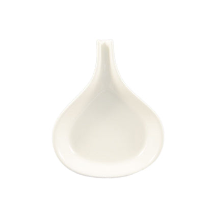 Elegant 9.25-inch white ceramic fry pan with a 12oz capacity. Heat-resistant and durable, perfect for serving sizzling dishes. Microwave, oven, and dishwasher safe. Features a sturdy handle.