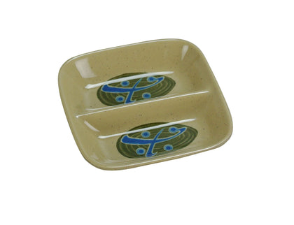 Yanco Divided Square Sauce Dish JP-0001 is a perfect solution to serve sauces, dips, spices, and herbs that accompany the oriental dishes in your food-serving establishment. Thanks to the high-quality, reliable and affordable melamine material, these sauce dishes can With stand the heavy commercial use. While looking like they are handmade ceramics such dishes won't chip, break, or stain. The Japanese collection is performed in Japanese style, that will perfectly fit most of the establishments' designs. 