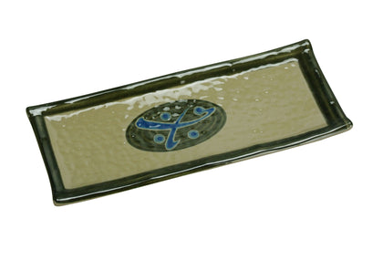Yanco Rectangular Sushi Plate JP-1504 is a great and affordable restaurant tableware. It is made from durable and reliable melamine material, which makes the plate look like ceramics. You can use this stylish plate to serve any dish you want. For example, you can use it for serving sushi or other Asian appetizers. The Japanese collection has an elegant and stylish design. Performed in green color, it will perfectly fit any restaurant environment.