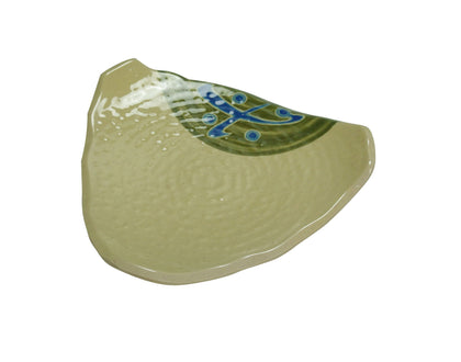 Yanco Triangle Sushi Plate JP-1508 is a great and affordable restaurant tableware. It is made from durable and reliable melamine material, which makes the plate look like ceramics. You can use this stylish plate to serve any dish you want. For example, you can use it for serving sushi or other Asian appetizers. The Japanese collection has an elegant and stylish design. Performed in green color, it will perfectly fit any restaurant environment.