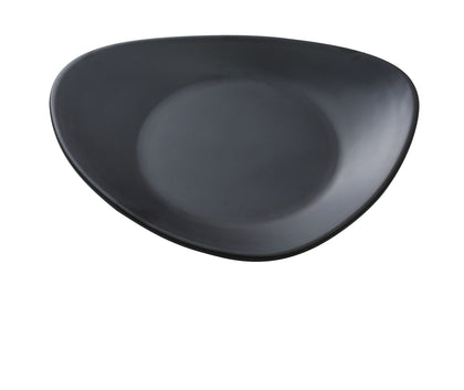 Yanco Triangle Plate MO-108BK It is made from durable and reliable melamine material, which makes the plate look like ceramics. You can use this stylish plate to serve any dish you want. For example, you can use it for rice, noodles, appetizers or hot meals. The Moderne collection has an elegant and stylish design. Performed in black color, it will perfectly fit any restaurant environment. 