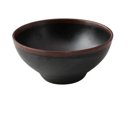 Yanco Bowl NA-606BK Made from melamine, it is designed for both durability and ease of use, ideal for commercial settings such as hotels, restaurants, and cafes. Its break-resistant feature ensures it can handle the demands of a busy kitchen. With a round shape and a classic black speckled finish accented by a brown rim, this bowl adds a refined touch to any meal presentation. 