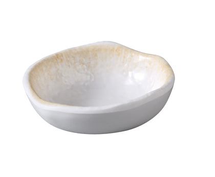 EcoQuality Sauce Dish OP-303 is a compact and elegant serving solution, ideal for condiments, dipping sauces, and small portions. Made from durable melamine, it features the signature white and brown color scheme of the Optimum collection, accented with a golden design and a textured finish. This 2 oz dish adds refined detail to appetizer and entrée presentations in restaurants, buffets, and catering events.
