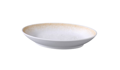 Yanco Deep Oval Bowl OP-808 is an elegant choice for serving appetizers, side dishes, or small entrees. Made from durable melamine, this 10 oz bowl features a golden-accented, textured finish that adds visual appeal to any tabletop. Its sleek oval shape and shallow depth make it perfect for refined food presentations in restaurants, buffets, or catered settings.
