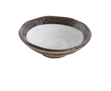 Yanco Sauce Dish RO-4003 is crafted from high-quality porcelain, making it a dependable choice for serving sauces, dips, spices, and herbs. With a sleek glazed finish, this dish features a crisp white design that complements any table setting, making it ideal for restaurants, catered events, outdoor dining, and hotels. With a 1.5-ounce capacity, it is perfect for enhancing the presentation of condiments and accompaniments.