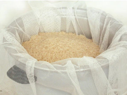 Rice napkin made of nylon mesh, perfect for draining and rinsing rice. Durable, lightweight, and easy to clean.
