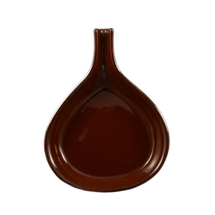 Rustic 12-inch brown ceramic fry pan with a 24oz capacity. Heat-resistant and durable, perfect for serving sizzling dishes. Microwave, oven, and dishwasher safe with a sturdy handle for easy use.