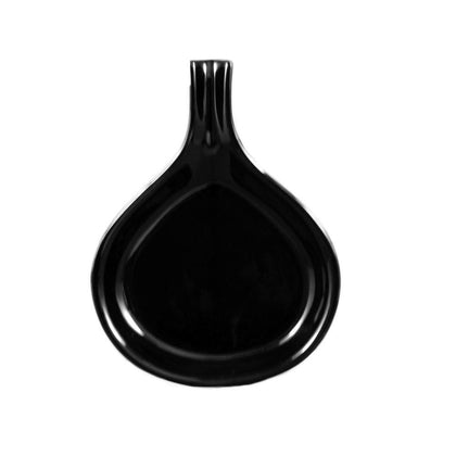 Modern 10-inch black ceramic fry pan with an 18oz capacity. Heat-resistant and durable, perfect for serving sizzling dishes. Microwave, oven, and dishwasher safe with a sturdy handle for easy use.