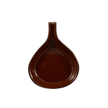 Stylish 9.25-inch brown ceramic fry pan with a 12oz capacity. Heat-resistant, durable, and perfect for serving sizzling dishes. Microwave, oven, and dishwasher safe. Features a sturdy handle.