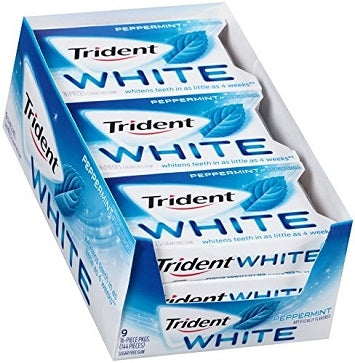 Trident White Sugar Free Gum in Peppermint flavor offers a powerful way to freshen breath while helping to whiten teeth and prevent stains. With 144 total pieces across 9 packs, this sugarless gum is perfect for daily use at home, work, or on the go. Made with 35% fewer calories than sugared gum, it’s a refreshing and effective addition to your oral care routine.