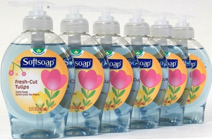 SoftSoap Fresh Cut Tulips Liquid Hand Soap captures the essence of spring with its delightful tulip fragrance, transforming your handwashing routine into a refreshing experience. This seasonal scent adds a cheerful touch to your bathroom or kitchen, making it ideal for daily use.