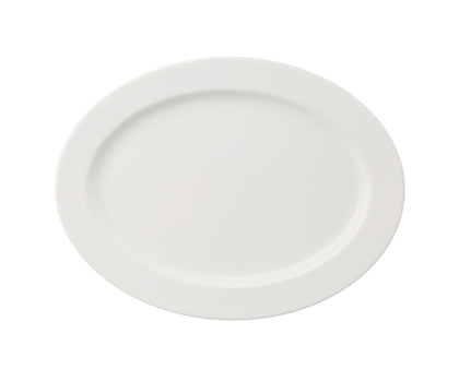 Yanco Platter VS-214 combines classic elegance with lasting durability, making it ideal for presenting large entrees, shared platters, or specialty dishes. Crafted from fully glazed porcelain with a strong magnesia body, this bone white platter adds a sophisticated touch to upscale dining environments such as fine restaurants, hotels, and catered events.