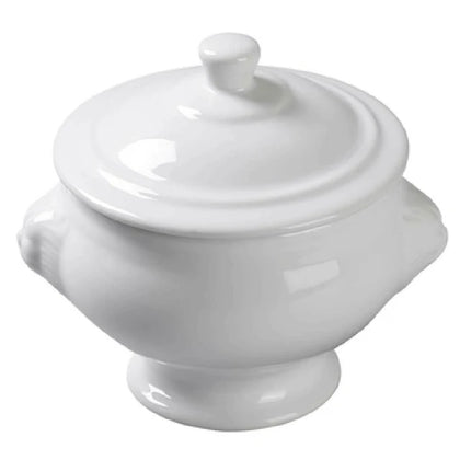 This porcelain lid is engineered for reliable performance in foodservice environments, fitting LB-15-L round containers. It supports steady daily workflows with dishwasher, oven, and microwave safe properties, enabling quick cleaning and multi-application use. Its robust material ensures durability under frequent handling, while its precise fit optimizes food presentation and containment during service. Designed for commercial kitchen settings, it simplifies maintenance and reduces downtime.
