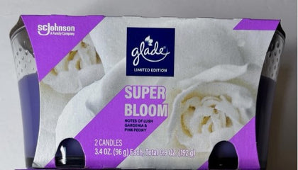 Glade Candle Super Bloom, 3.4oz scented candle in a glass jar, designed to fill your home with a vibrant floral fragrance.